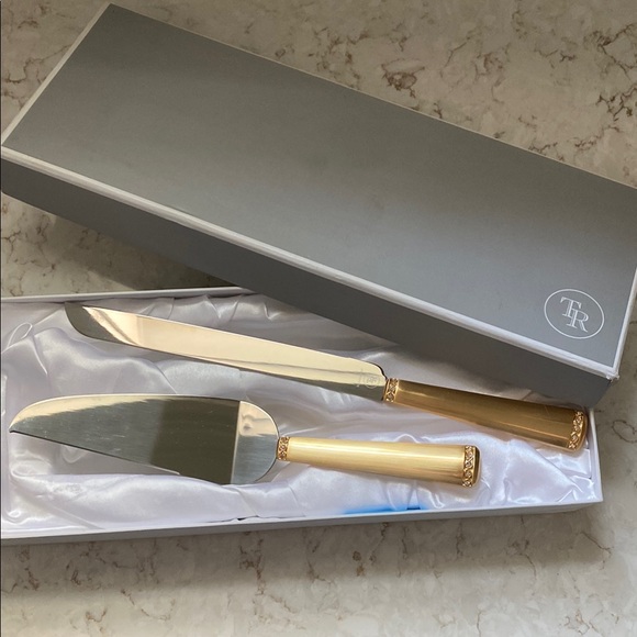 Elegant Gold Cake Knife and Server Set - Picture 1 of 4